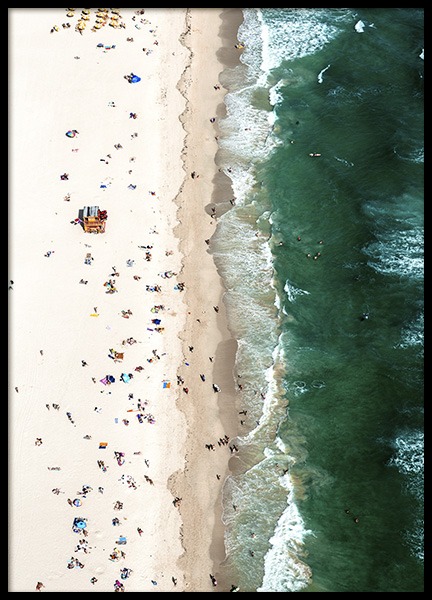 Crowded Beach Aerial Poster no grupo Posters  / Natureza em Desenio AB (10681)