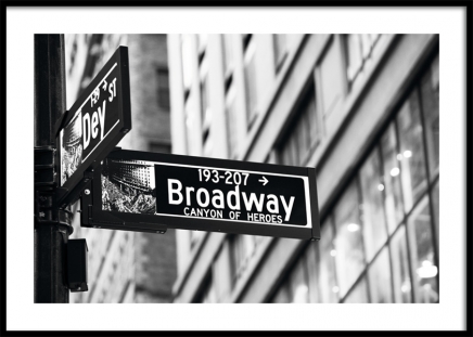 Broadway Sign Poster no grupo Studio Collections / Studio Cosmopolitan em Desenio AB (11311)