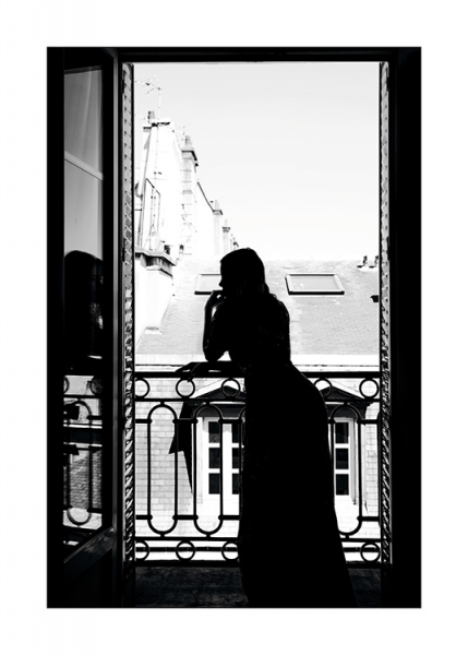 Woman in window Poster no grupo Studio Collections / Studio Cosmopolitan em Desenio AB (11343)
