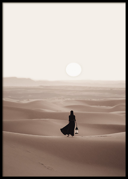 Woman in Desert Poster no grupo Posters  / Natureza / Desertos em Desenio AB (12341)