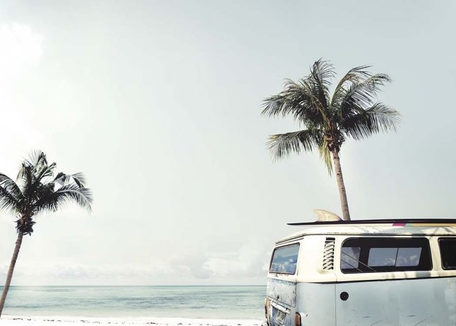 –Poster de uma van em frente a uma praia