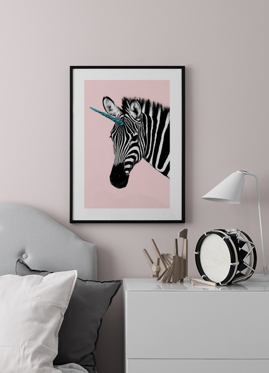 Unicorn Zebra Poster / Posters para crianças em Desenio AB (11772)