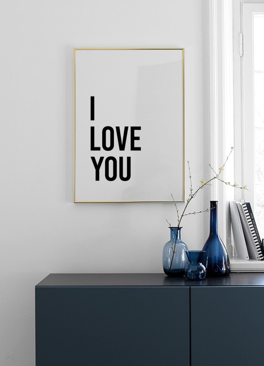  - Poster com o texto “I love you” em grandes letras pretas sobre um fundo branco
