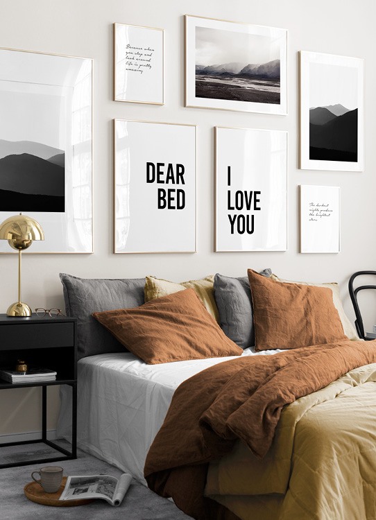  - Poster com o texto “I love you” em grandes letras pretas sobre um fundo branco