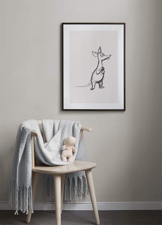  – Esboço do Sniff de Moominvalley a segurar as suas patas à sua frente, com um ar ansioso, sob um fundo rosa claro