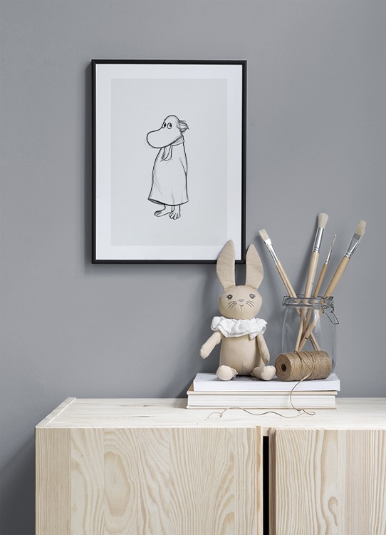  – Esboço de Hemulen de Moominvalley com as suas mãos atrás das costas, desenhado sob um fundo cinza claro