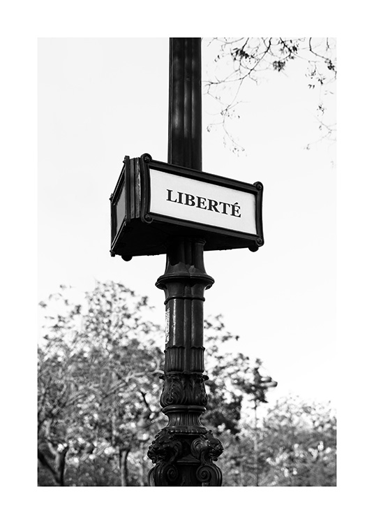 – Fotografia em preto e branco de um poste com uma placa