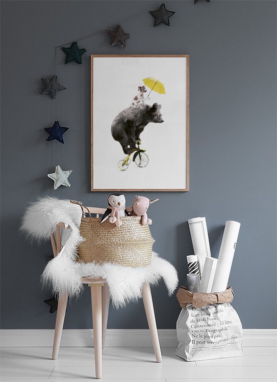 Bear On Yellow Bike Poster / Ilustrações de animais em Desenio AB (7830)