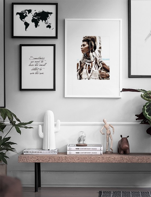  – Pintura a preto e branco em aguarela com o Mapa Mundo