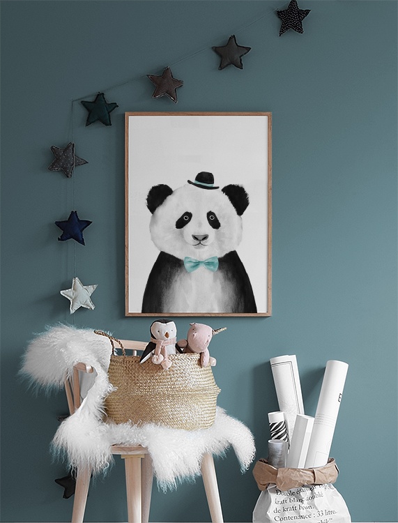 Panda With Blue Hat Poster / Ilustrações de animais em Desenio AB (8709)