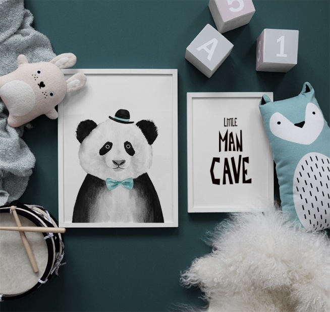Panda With Blue Hat Poster / Ilustrações de animais em Desenio AB (8709)